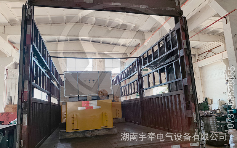 一批定制型2.5噸蓄電池電機(jī)車(chē)發(fā)貨4.jpg
